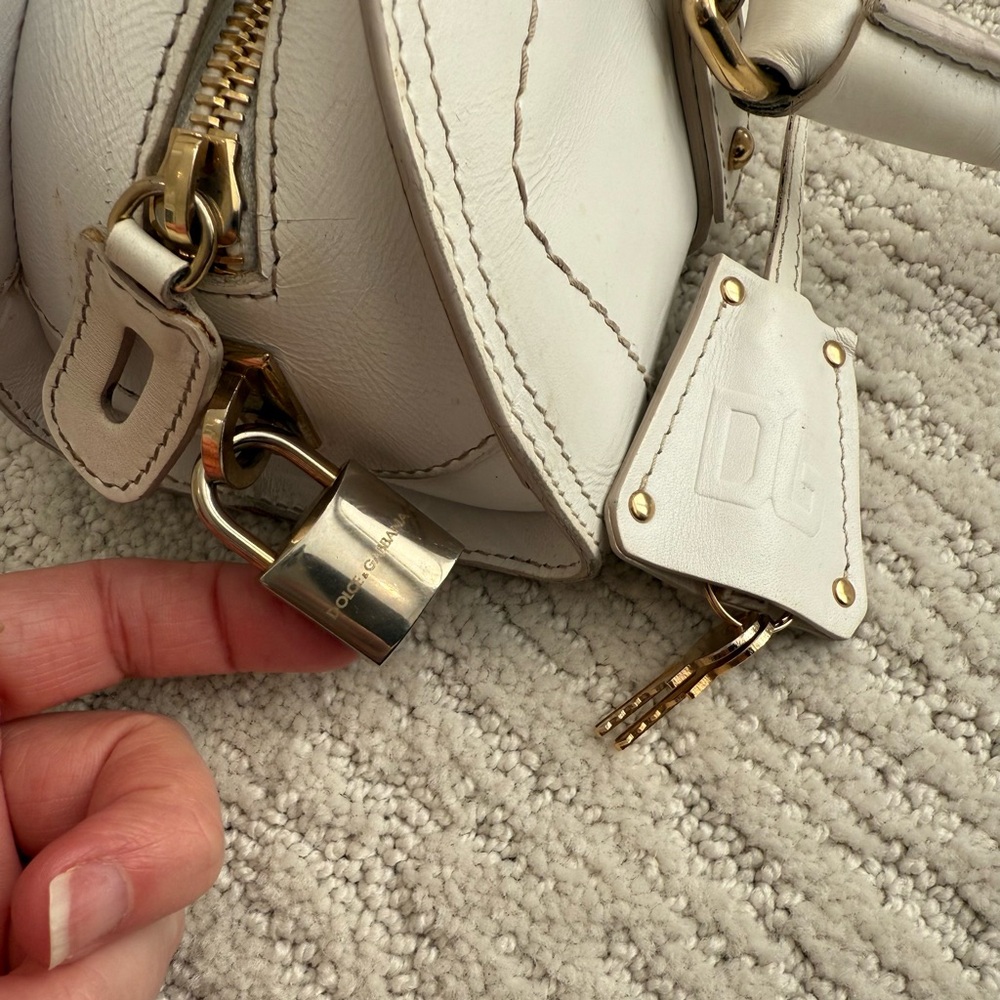Vintage Dolce & Gabbana long east west leather bag with lock and keys - Picture 4 of 14